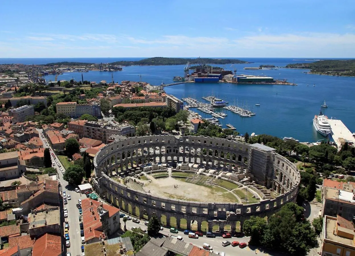 Apartments With Wifi Pula - 13049